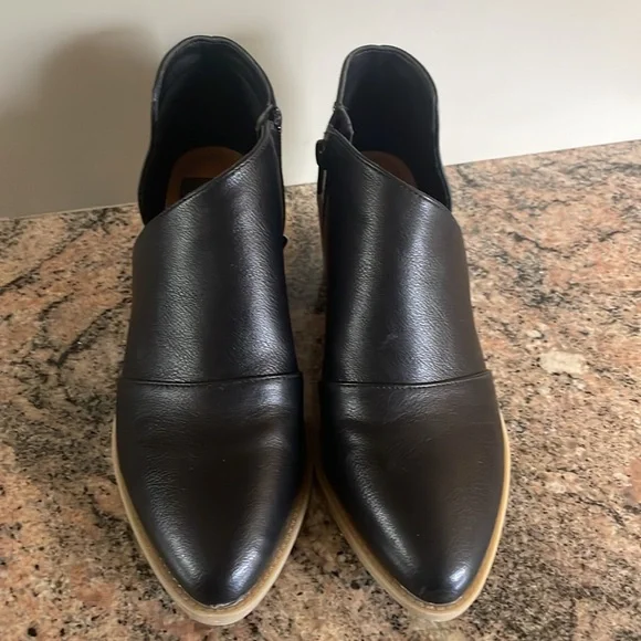 Dolce Vita Pointed Ankle Booties - Picture 2 of 9